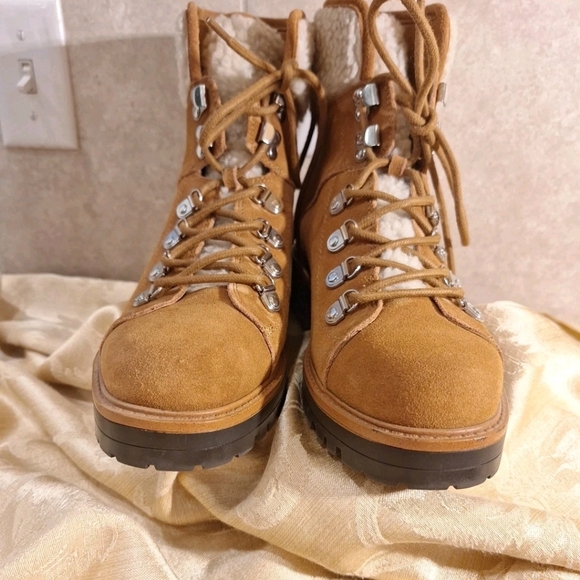 Marc Fisher Isabel Tan Suede Winter Boots Womans Size 9 Excellent Condition - Picture 3 of 11